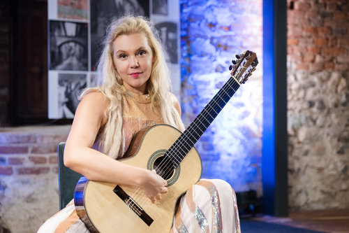 Klara Tomljanovič, kitara / Foto: Urška Lukovnjak