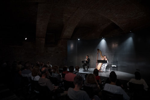 Lara Hrastnik, harfa, Vita Peterlin, violončelo, Klever Felicio, rog / Foto: Urška Lukovnjak